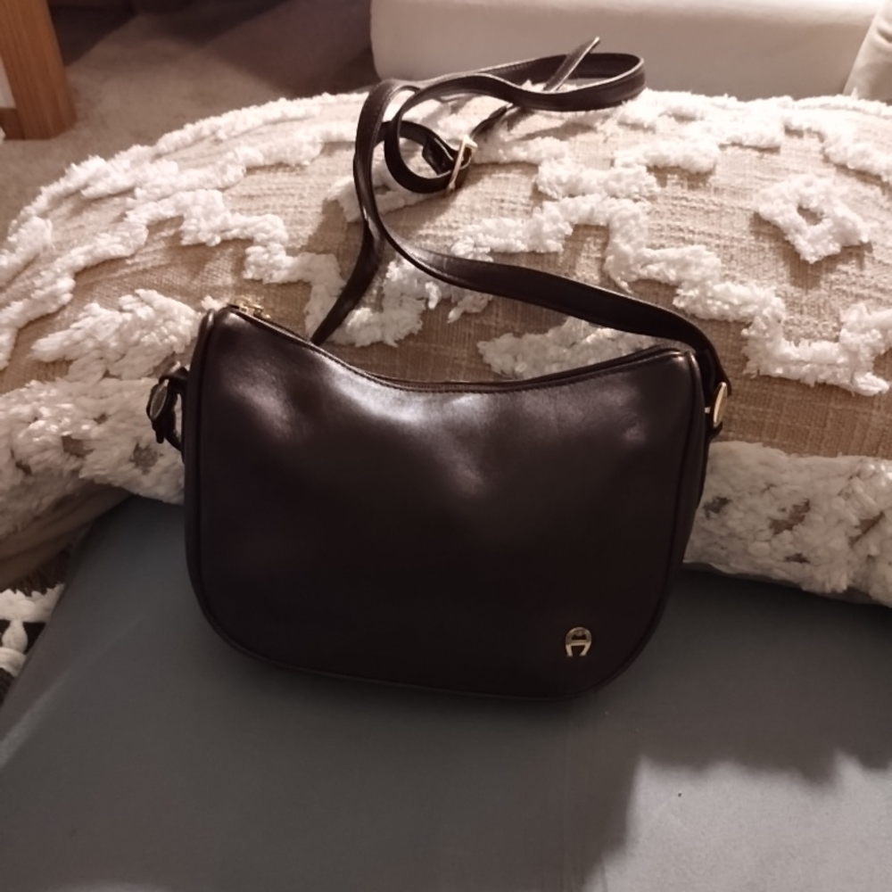 🍎🍎SOLD🍎🍎🍎tg Etienne Aigner Mini Wine Colored Shoulder Bag